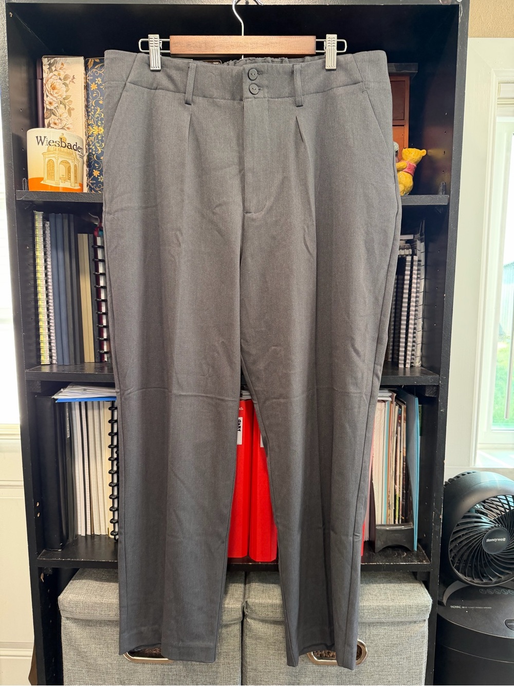 Mario Serrani Men's Pleated Dress Pants — Gray